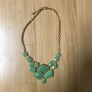 Fashionable Emerald-Green Necklace